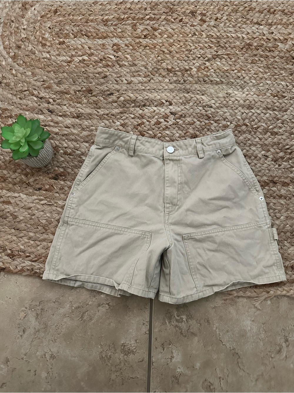 TAN CARGO SHORTS